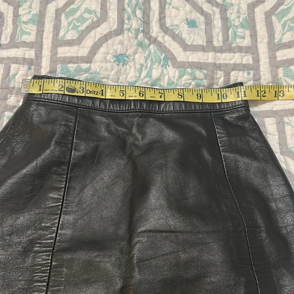 WILSON LEATHER Black Leather Mini Pencil Skirt Lined Back Zip Closure Size 4 - Picture 7 of 8